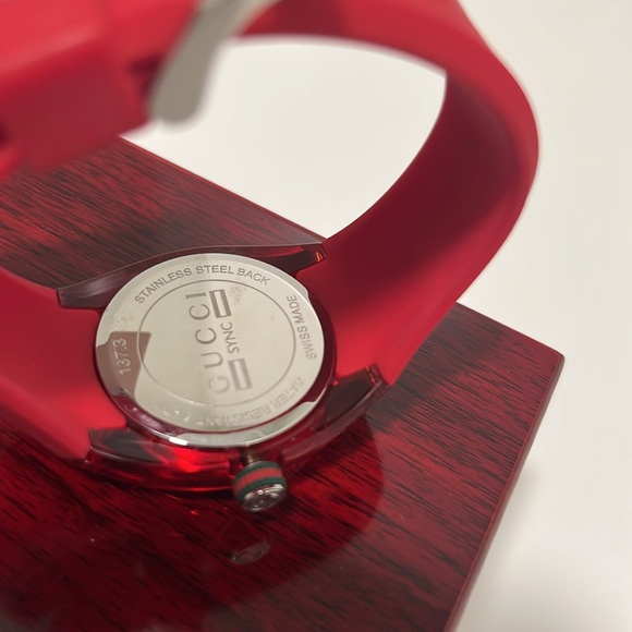 GUCCI ‘Sync YA137303’ 🆕 Midsize Watch. Pure Luxury Red Sports Watch 46mm 🎁 - Picture 3 of 9